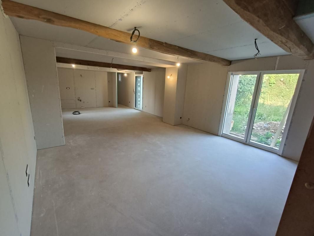 SAINT-DIDIER-SUR-CHALARONNE Maison ancienne de 160 m2 sur terrain de 350 m² 1