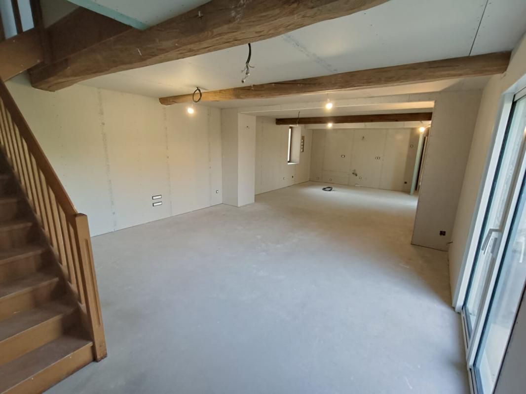 SAINT-DIDIER-SUR-CHALARONNE Maison ancienne de 160 m2 sur terrain de 350 m² 2