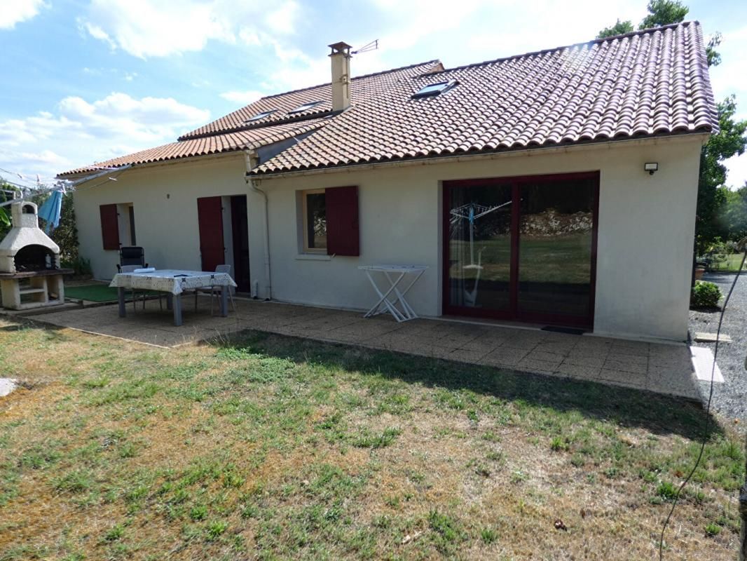 TOURTOIRAC Maison 220 m2 / 4 chambres / 1,5 hects / garage / piscine 4