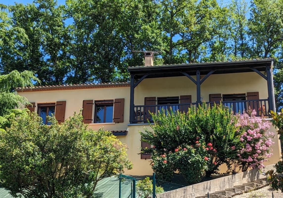 PENNE-D'AGENAIS Penne d'Agenais -: Maison plain pied, 6 pièces - 4 Chambres -145 m², vue - piscine - double garage - parc 2
