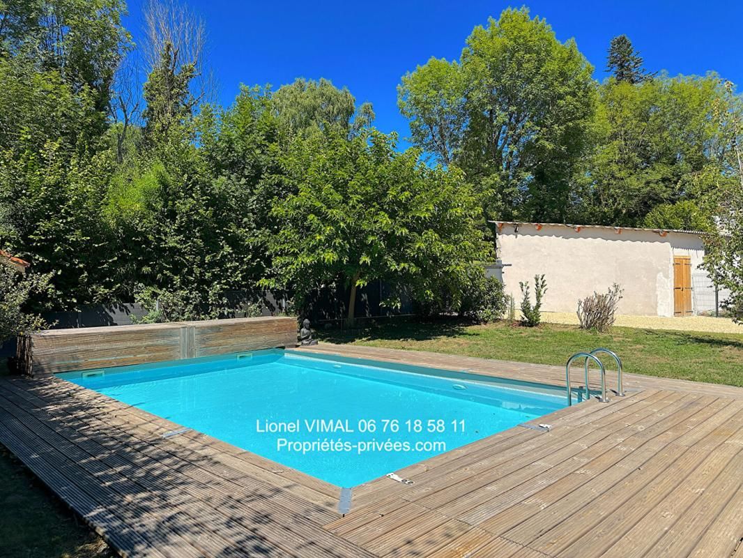 AUGEROLLES Ensemble immobilier Maison 220 m2 avec local commercial ( env 90 m2 ) 2