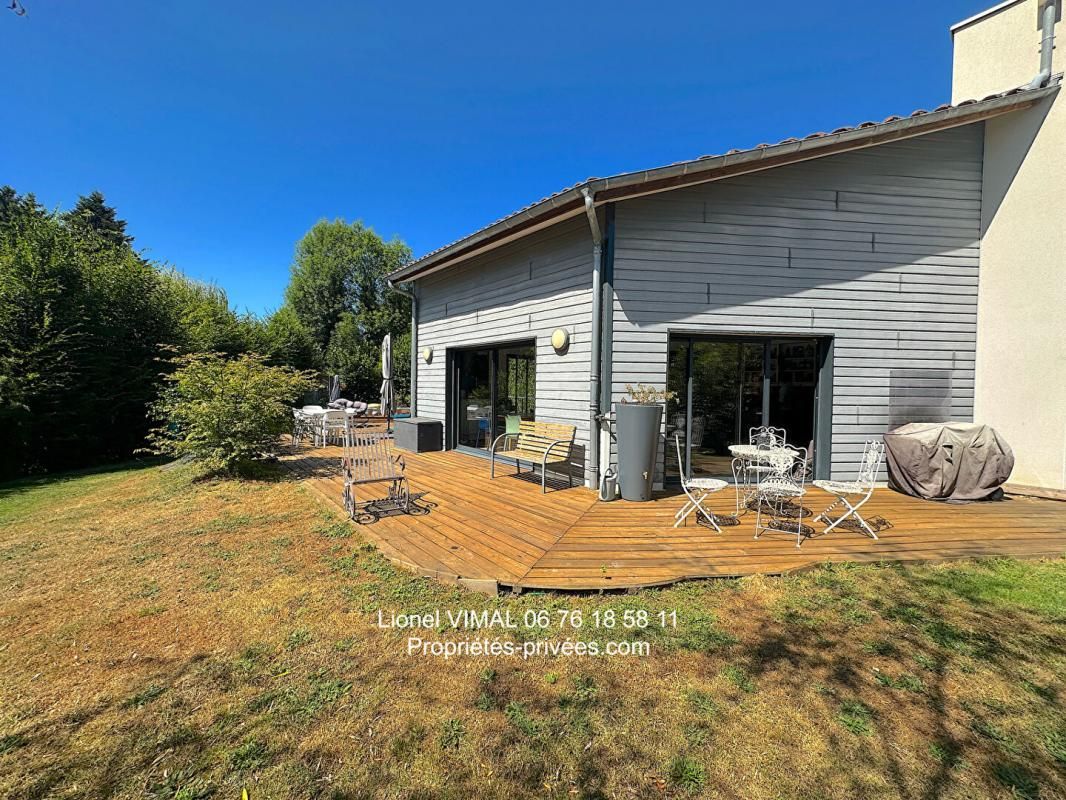 AUGEROLLES Ensemble immobilier Maison 220 m2 avec local commercial ( env 90 m2 ) 4