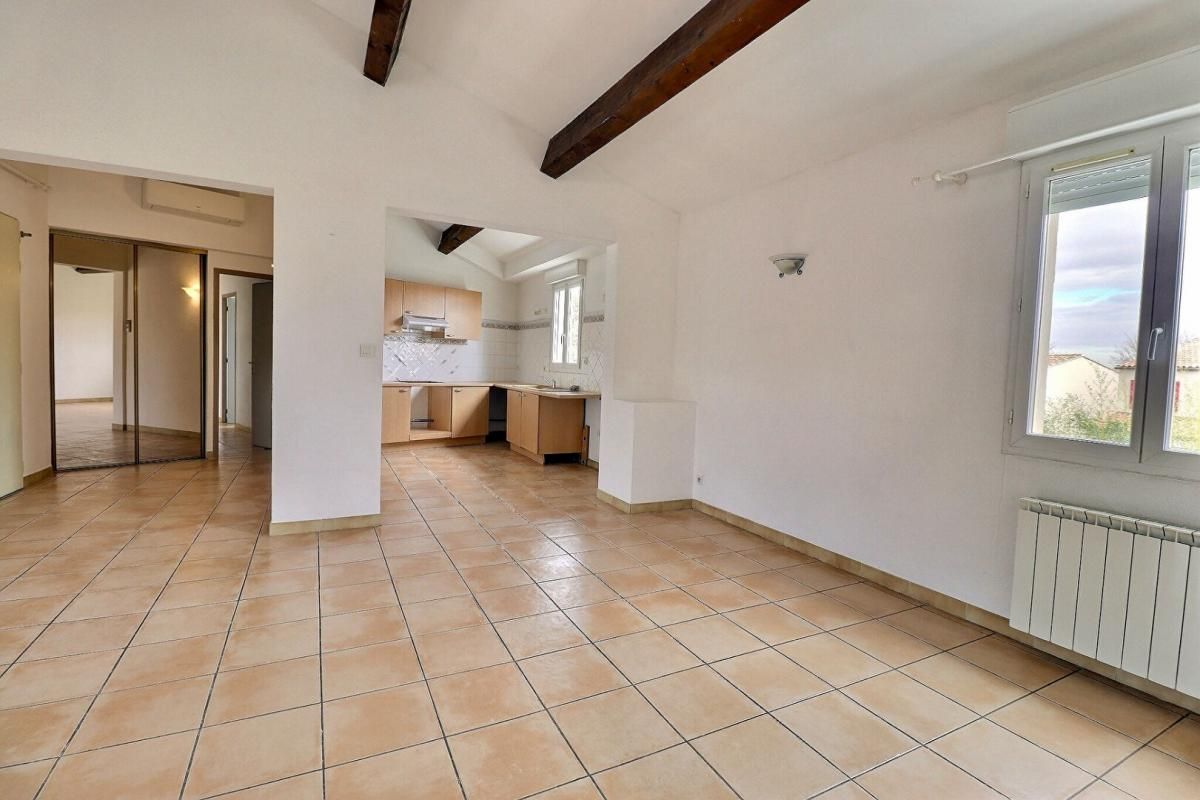 UZES Uzes, proche centre ville , appartement avec terrasse et parking 1