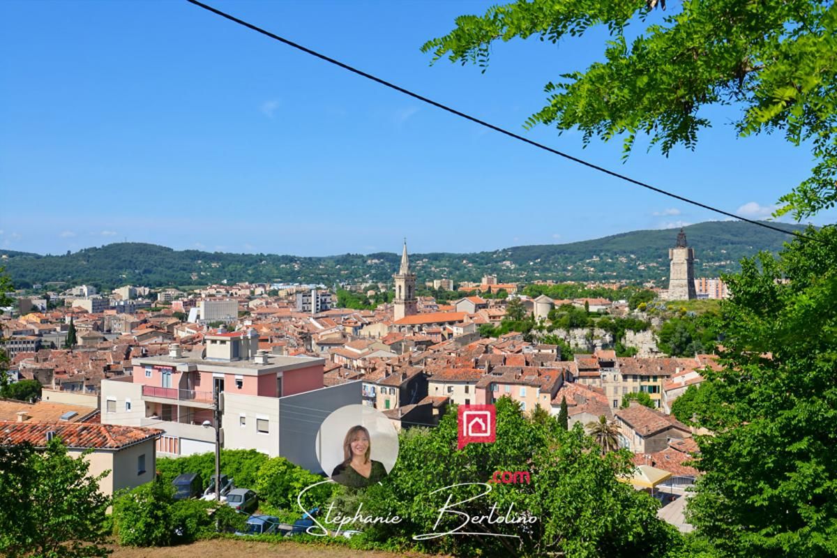 DRAGUIGNAN Maison Draguignan 7 pièces -180 m2 - 3000 m2 de terrain  zone UCA 3