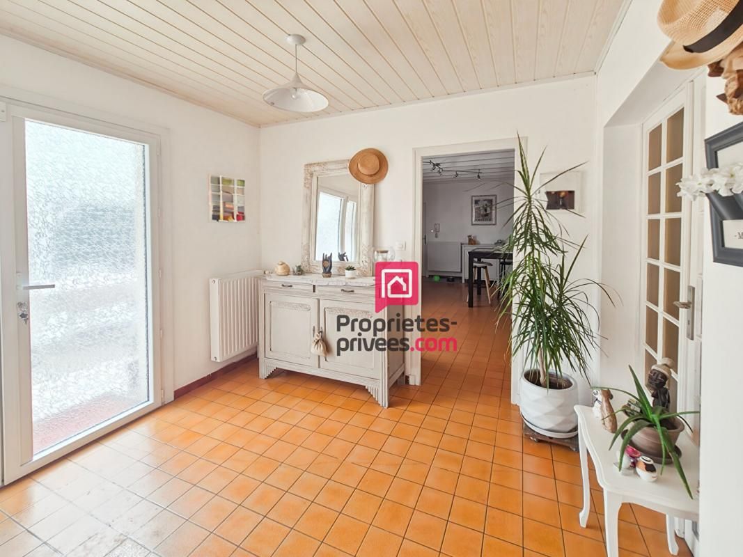 LANGON Maison familiale de 225 m2, 8 pièces, sur 3500 m2 de jardin 3