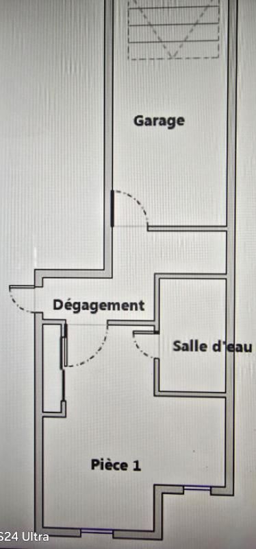 CASTELNAU-LE-LEZ Garage de 40m² environ avec un potentiel aménagé studio et ou atelier 1