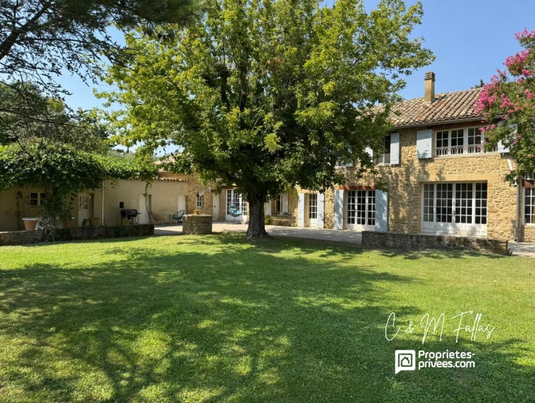 TRAVAILLAN Mas provençal 270m² et dépendances 190m² - vue sur le Mont Ventoux 1