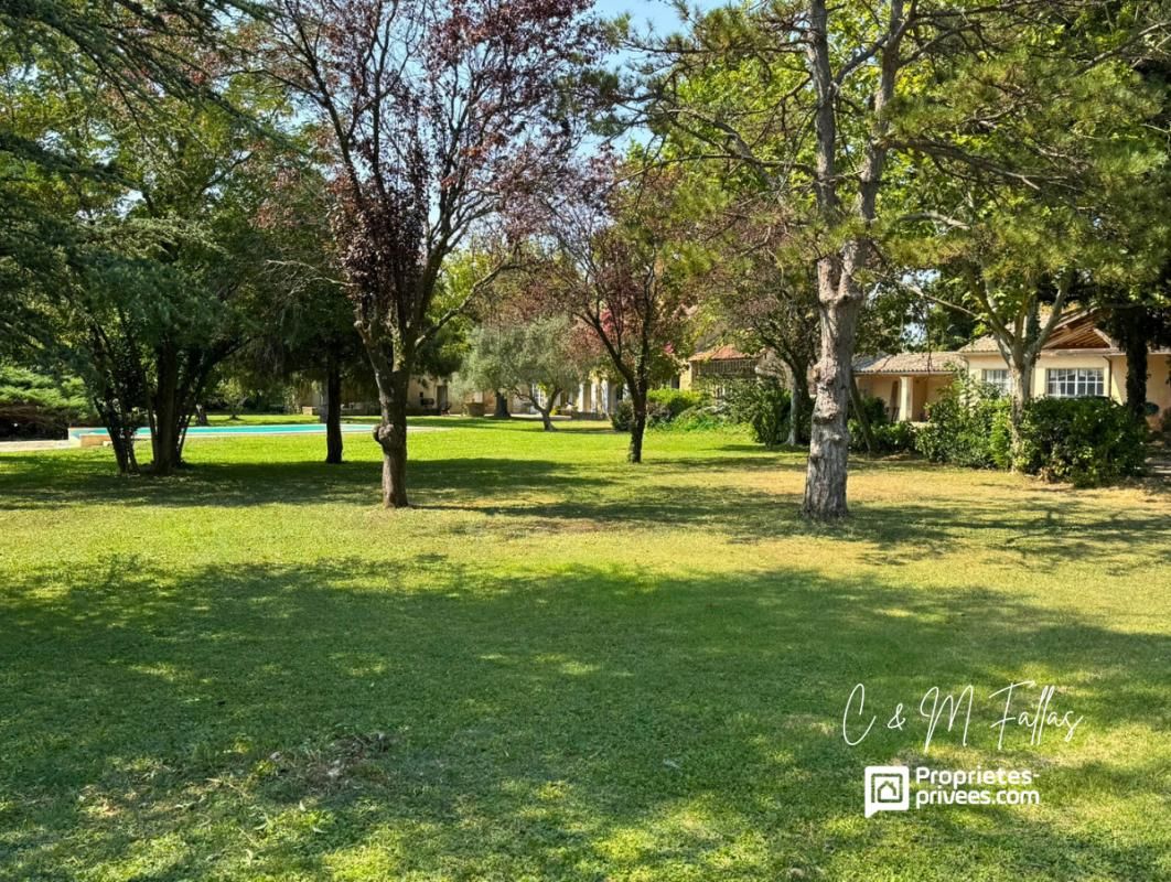 TRAVAILLAN Mas provençal 270m² et dépendances 190m² - vue sur le Mont Ventoux 3