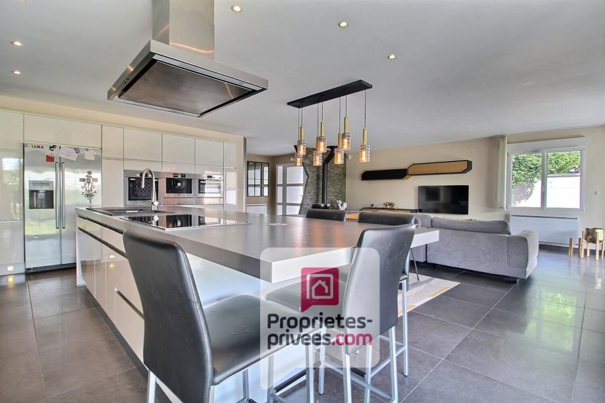 SAINT-GERMAIN-DES-PRES 1h15 de PARIS - MAISON CONTEMPORAINE DE PLAIN-PIED 150 m2, CHALET, GARAGE de 80 m2, Le TOUT EDIFIE SUR -6400 m2 DE TERRAIN CLOS 4