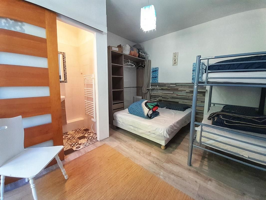 EAUX-BONNES Appartement de 57m2 entièrement rénové avec balcons 4