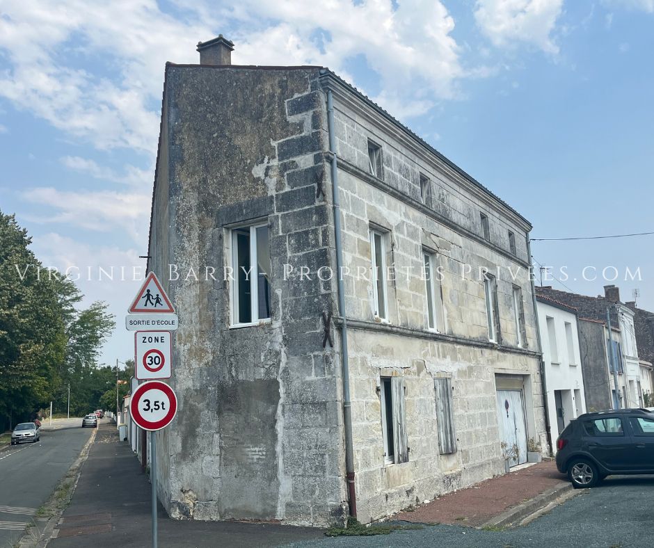 ROCHEFORT MAISON DE VILLE T5 AVEC TERRASSE ET GARAGE 4