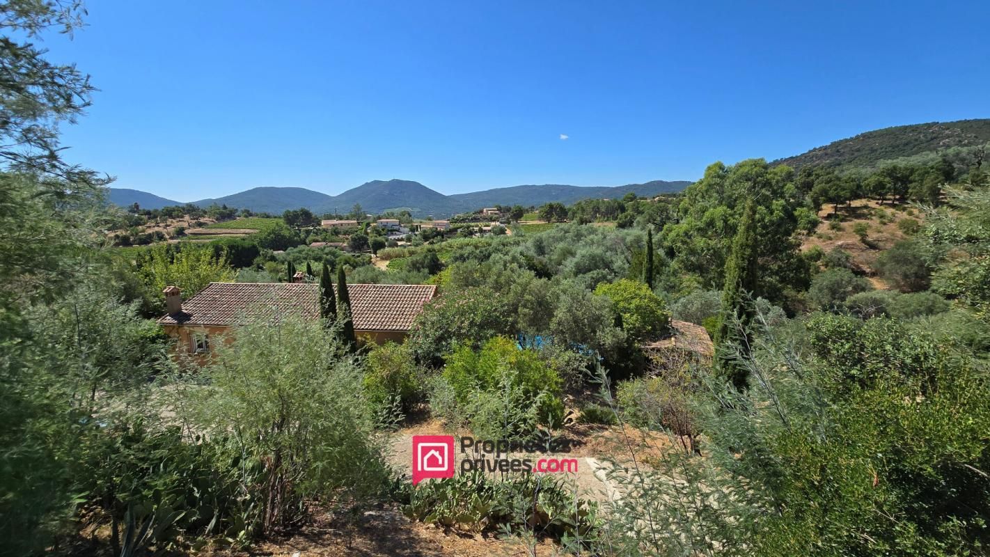 LE PLAN-DE-LA-TOUR Au coeur du Golf de St Tropez - maison provençale 110m2; avec piscine sur 4400 m2 - 690.000 2