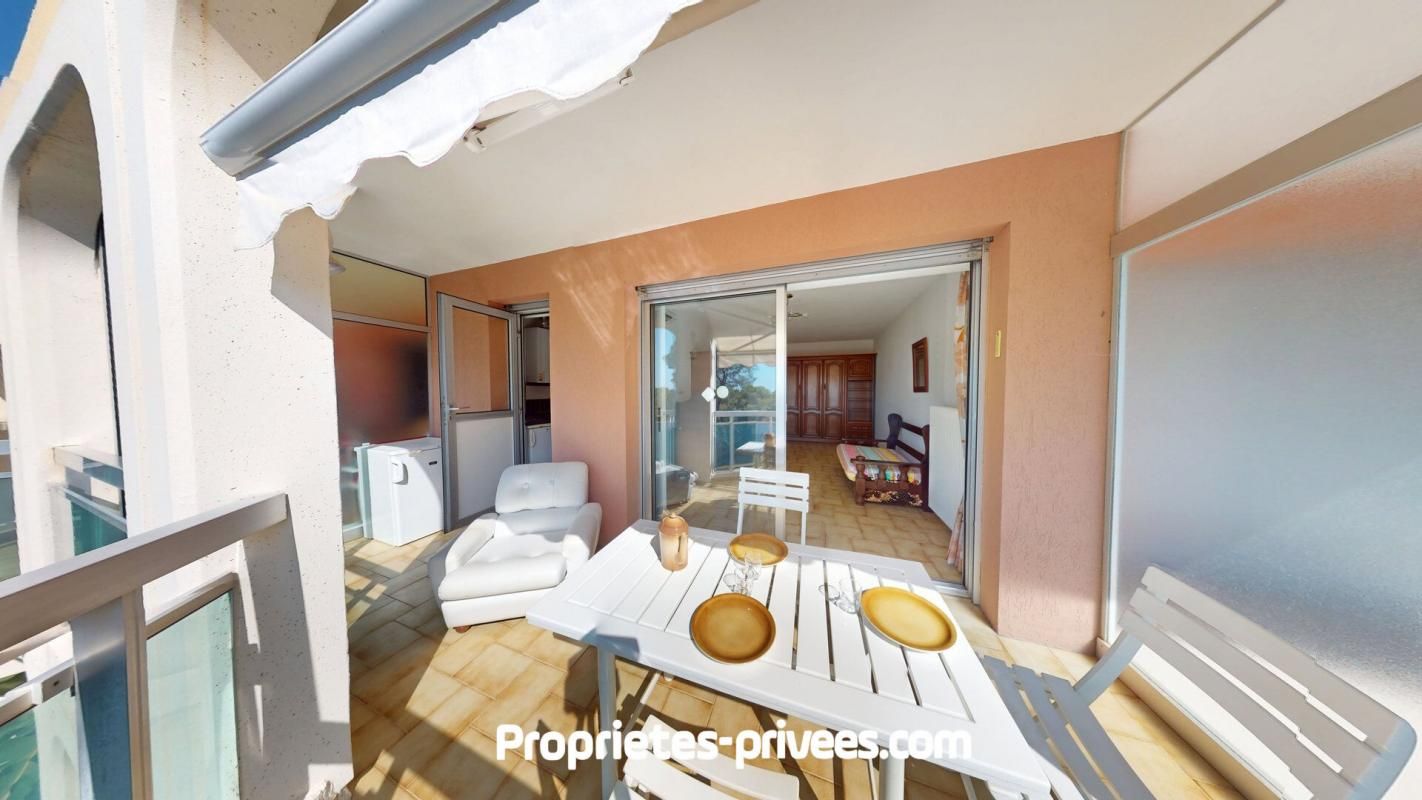 SAINT-RAPHAEL Studio lumineux au coeur d'une pinède avec échappées mer et plage à pied 3