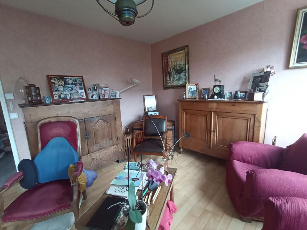 CHATEAUROUX Appartement 73 m2, 1er étage, résidence ST GERMAIN à CHATEAUROUX, cave et garage 2