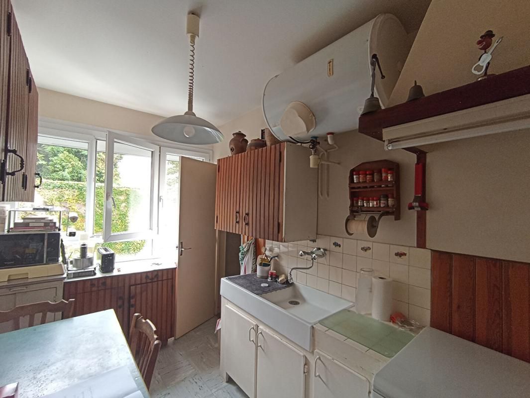 CHATEAUROUX Appartement 73 m2, 1er étage, résidence ST GERMAIN à CHATEAUROUX, cave et garage 3