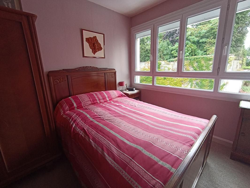 CHATEAUROUX Appartement 73 m2, 1er étage, résidence ST GERMAIN à CHATEAUROUX, cave et garage 4