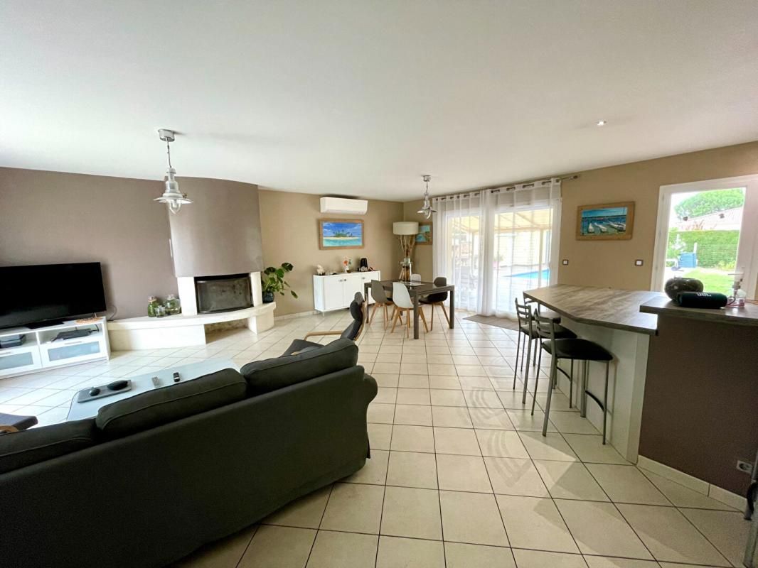 AMBARES-ET-LAGRAVE Maison Ambares Et Lagrave 5 pièce(s) 130 m2 3
