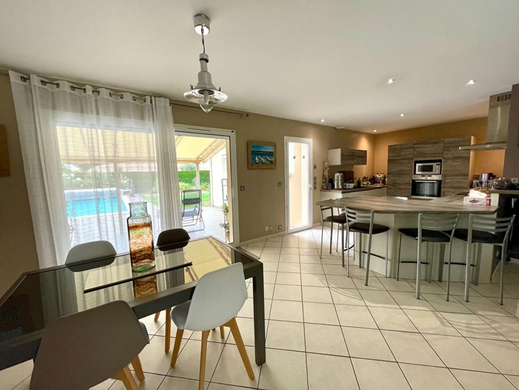 AMBARES-ET-LAGRAVE Maison Ambares Et Lagrave 5 pièce(s) 130 m2 4