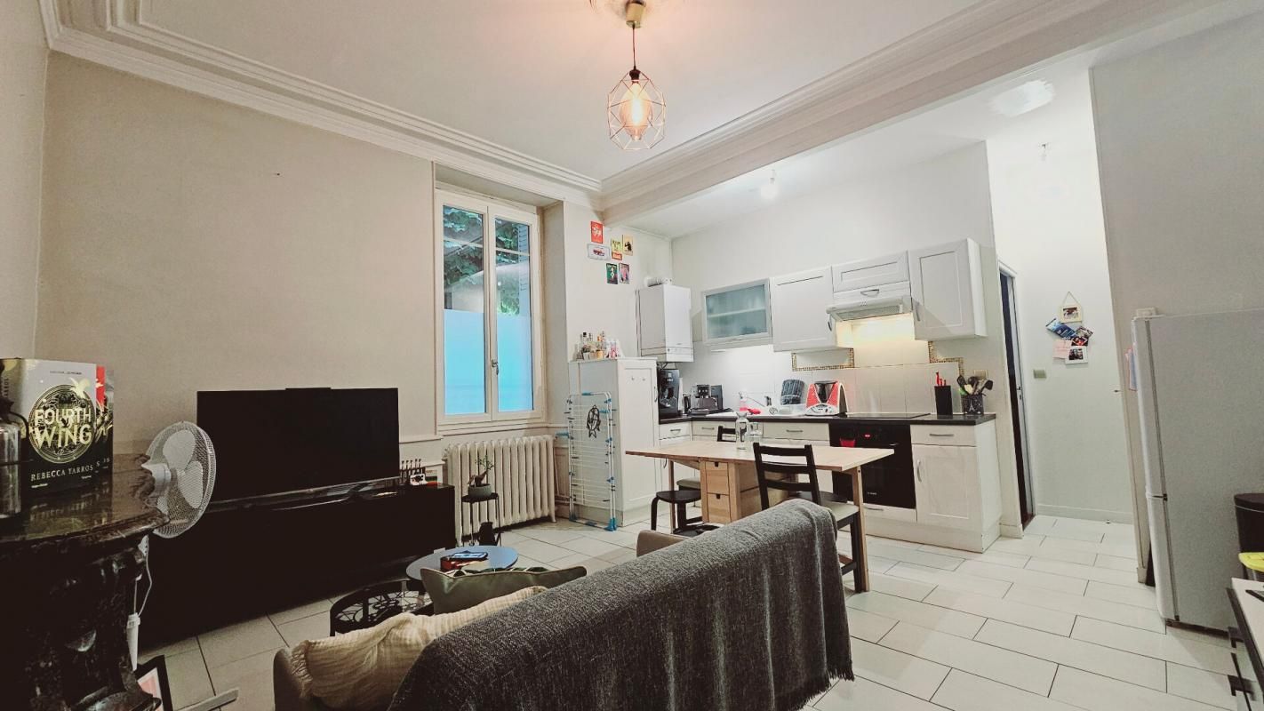 BOURGES CENTRE APPARTEMENT 50M² 3 PIECES PARKING