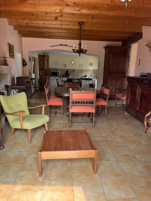 FLEURE Maison de plain pied de 105 m2 à Fleuré , 2 chambres , grand terrain, garage, atelier ,appentis 4