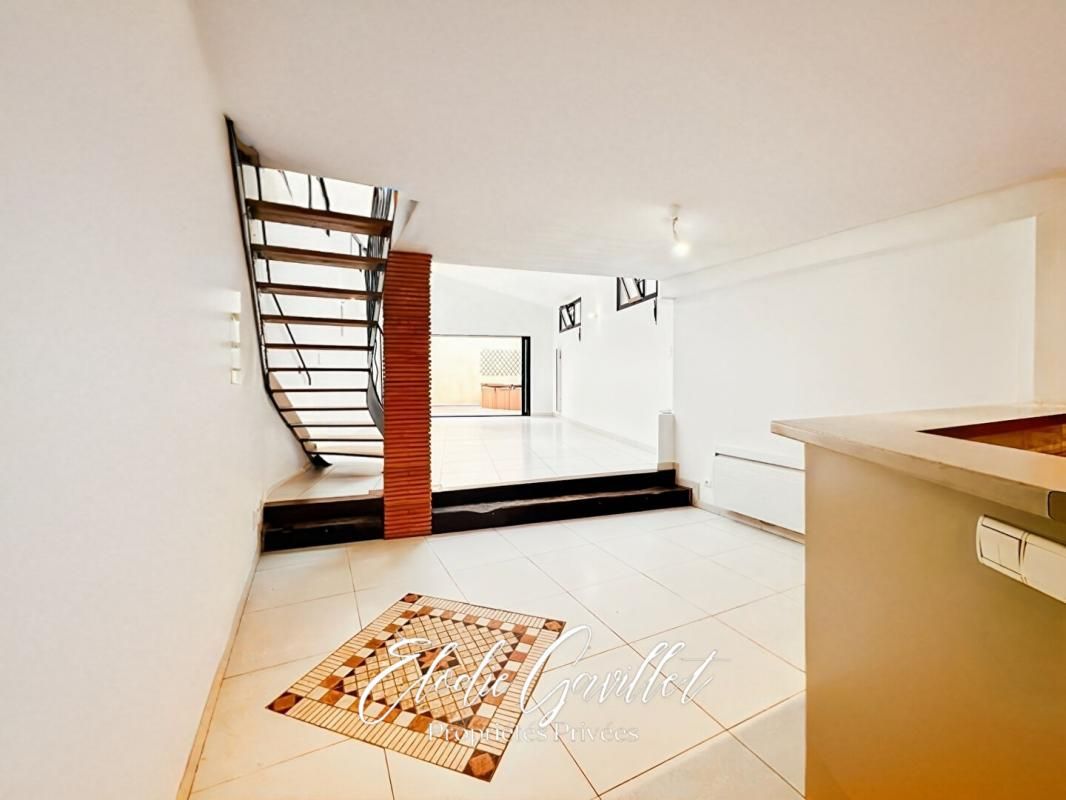 VILLEFRANCHE-DE-LAURAGAIS Maison atypique Villefranche De Lauragais 5 pièce(s) 159 m2 4