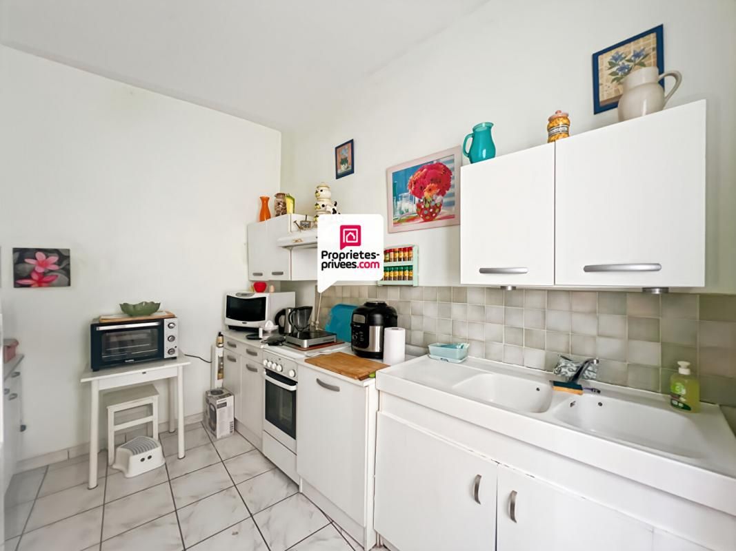 SAINT-MACAIRE Immeuble composé de 3 appartements 3