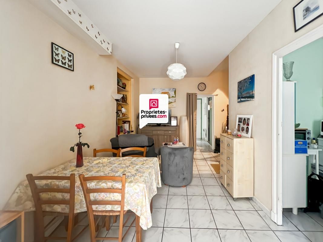 SAINT-MACAIRE Immeuble composé de 3 appartements 4
