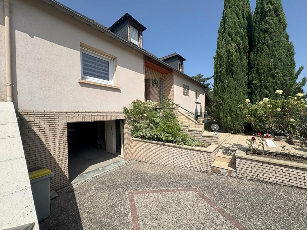CHAMBRAY-LES-TOURS A VENDRE 37170 Chambray-les-Tours Maison 8 pièces 180 M2 jardin / garage 1