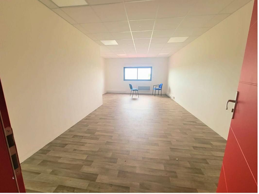 CREIL Parc Halatta CREIL - LOCATION BUREAUX 150 m² 3