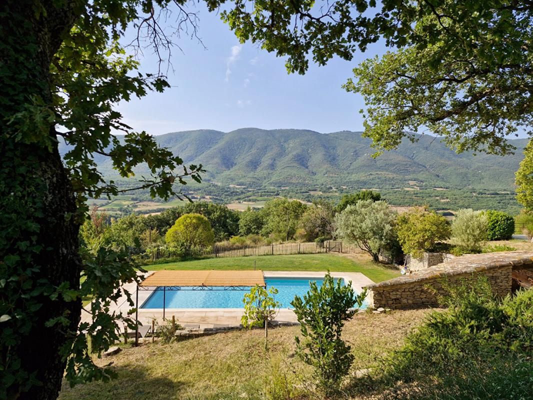 SAINT-MARTIN-DE-CASTILLON Hameau restauré face au Luberon 1
