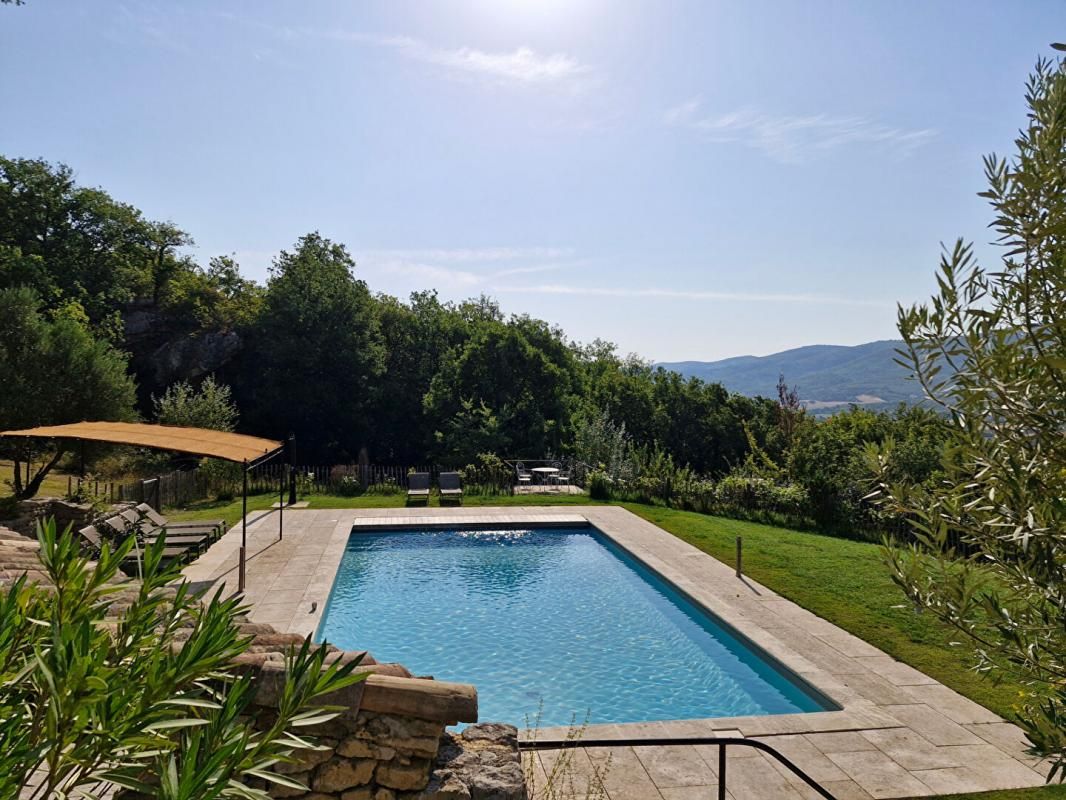 SAINT-MARTIN-DE-CASTILLON Hameau restauré face au Luberon 3