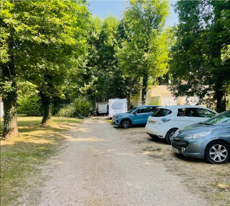 VERNOUILLET Terrain constructible secteur très recherché Vernouillet 900 m2 + 3 box garage 2