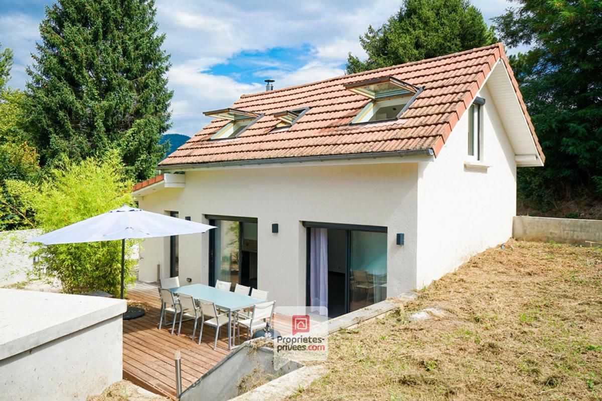 SAINT-MARTIN-D'URIAGE Saint Martin d'Uriage (38410) -Maison entièrement rénovée - 3 pièces - Terrain plat - 1