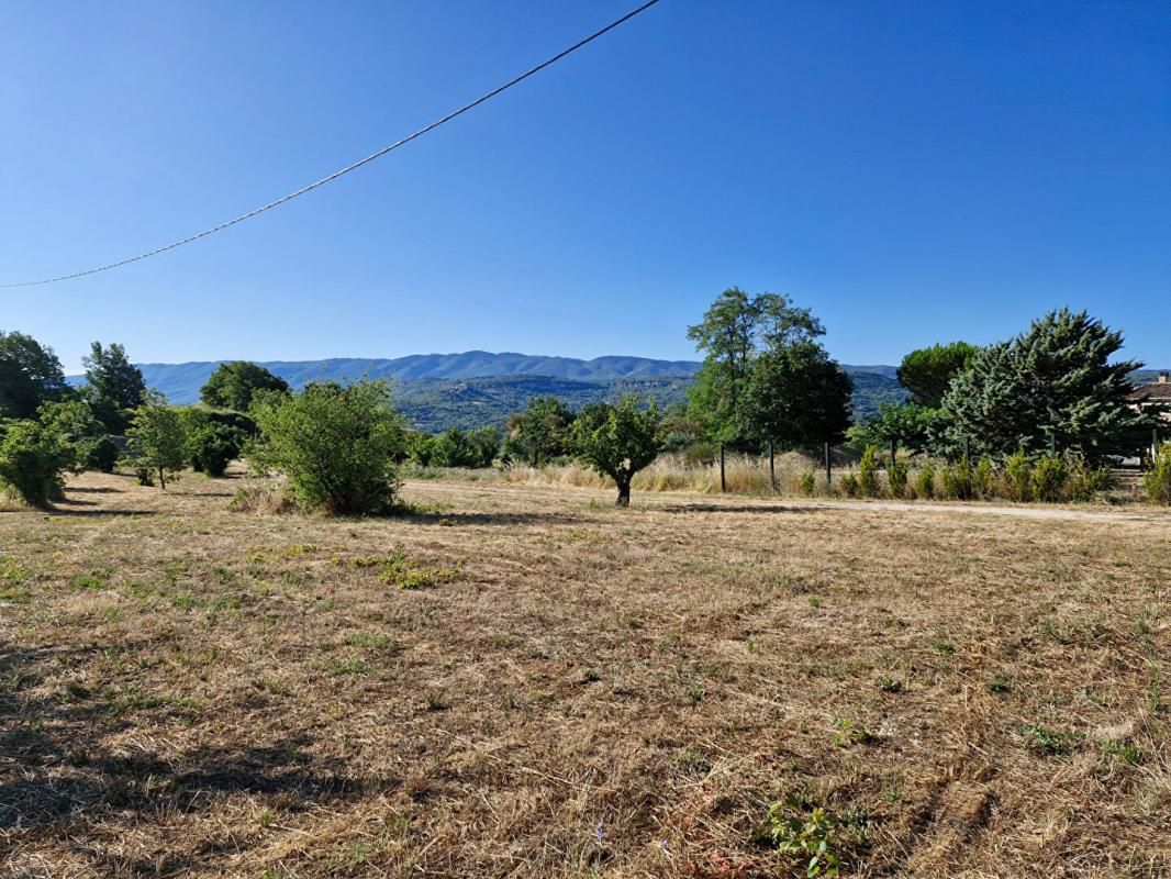 APT Mas de hameau avec grand terrain et vue 1