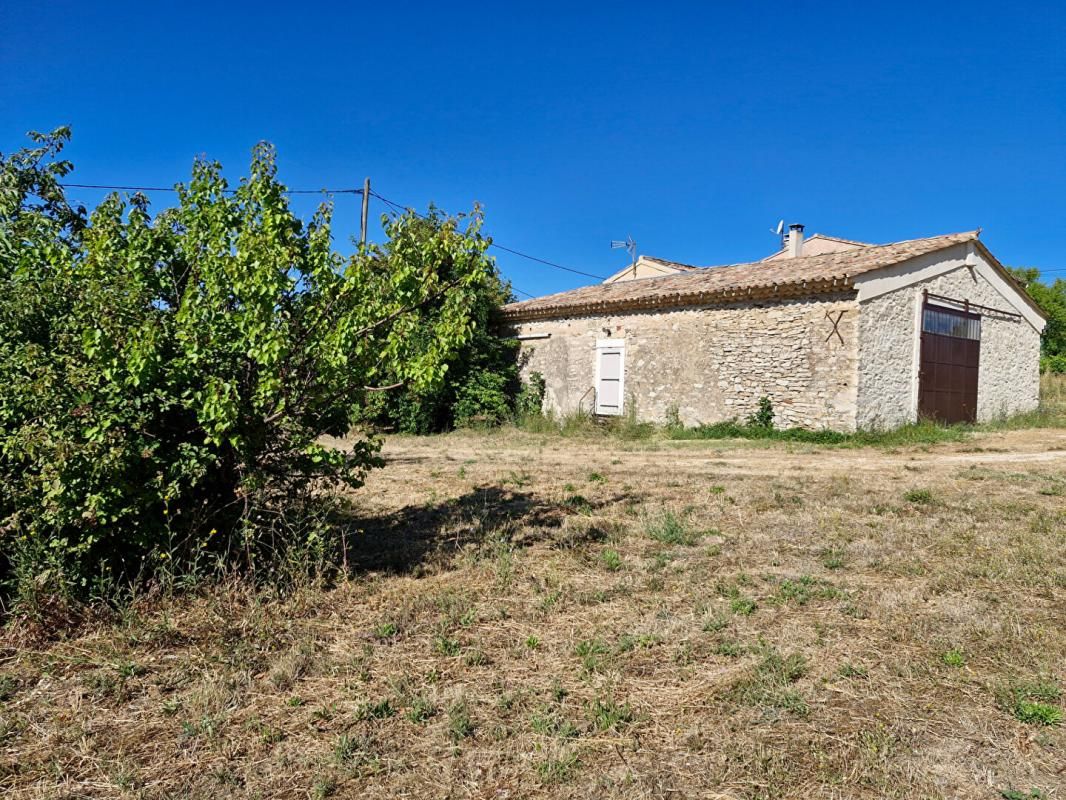 APT Mas de hameau avec grand terrain et vue 2