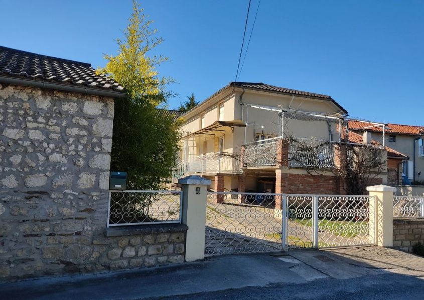 JENZAT Maison Jenzat 9 pièce(s) 1