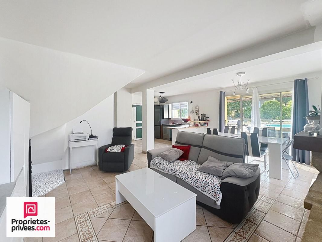 RIANS RIANS VILLA T4 AVEC PISCINE ET ACCÈS AU VILLAGE À PIED 4