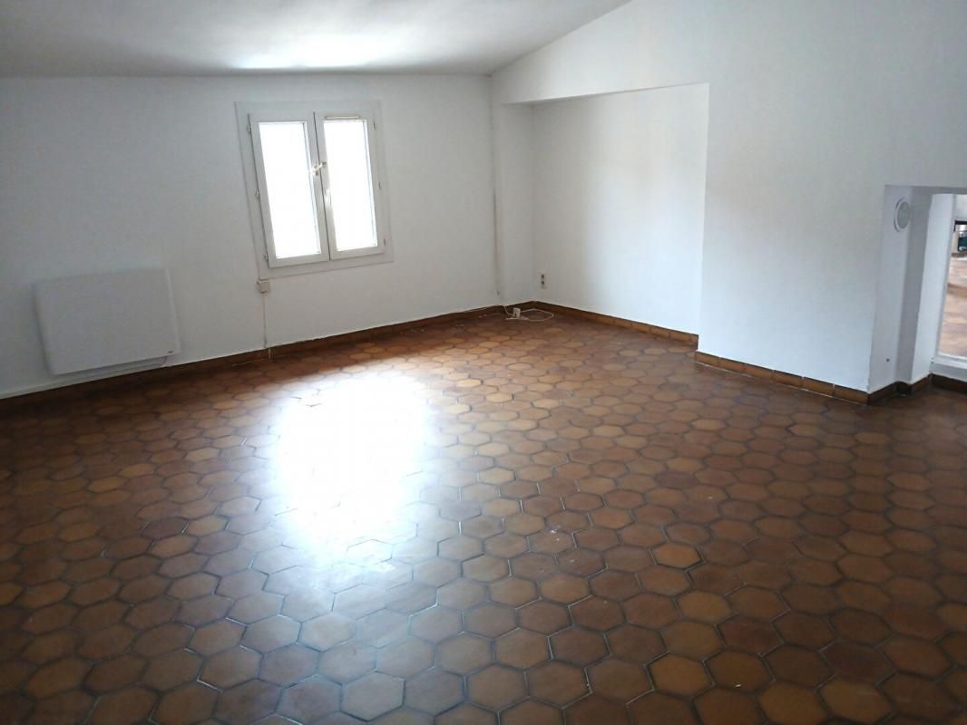 LE VAL Appartement T4 de 91.40 m2 avec terrasse tropézienne - LE VAL 3