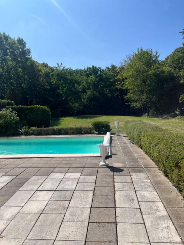 MARCILLY-SUR-SEINE Maison d'architecte 11 pièces, 359 m2 sur parc de 7609 m2 2