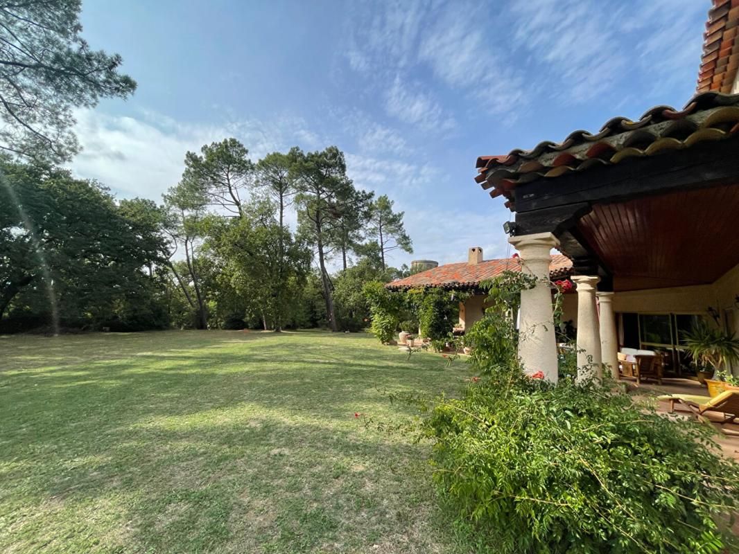 RIBAUTE-LES-TAVERNES Demeure de prestige Ribaute Les Tavernes 8 pièce(s) 233 m2 terrain 9890 m2 constructible 2