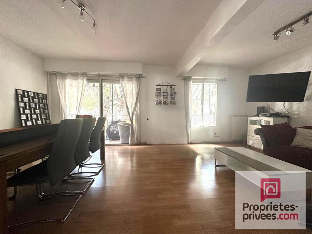 SALON-DE-PROVENCE Appartement 4 pièces 81 m2 avec balcons et parking 2