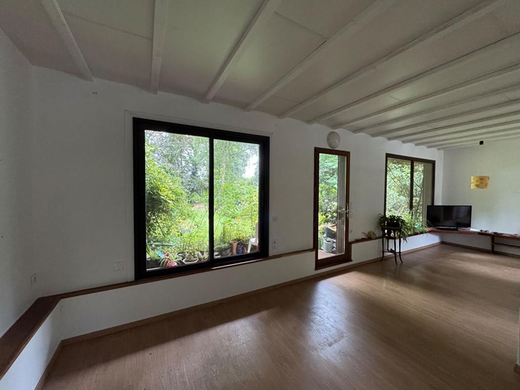 YVETOT Maison en ossature bois - volumes généreux, jardin d'hiver et potentiel unique à Yvetot 2