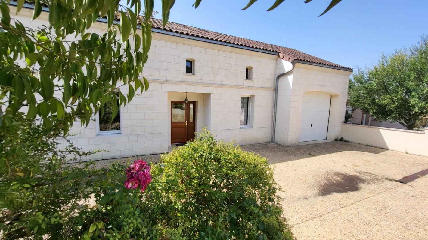 MONTPON-MENESTEROL Maison contemporaine 24700 Montpon Menesterol 8 pièces 161 m2 parcelle 2048 m² 1