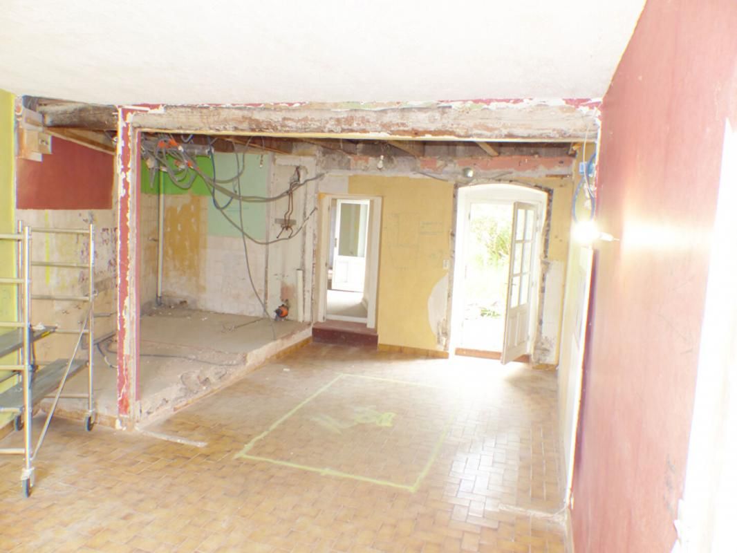 SAINT-HOSTIEN Maison en pierre 3