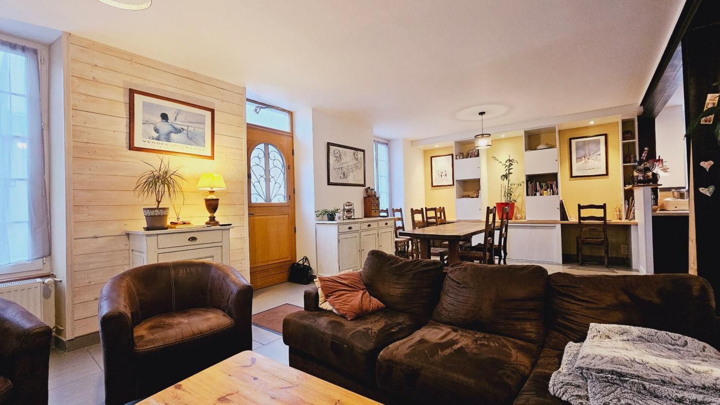BOURGES BOURGES MAISON 163M² 5 PIECES 4 CHAMBRES 3