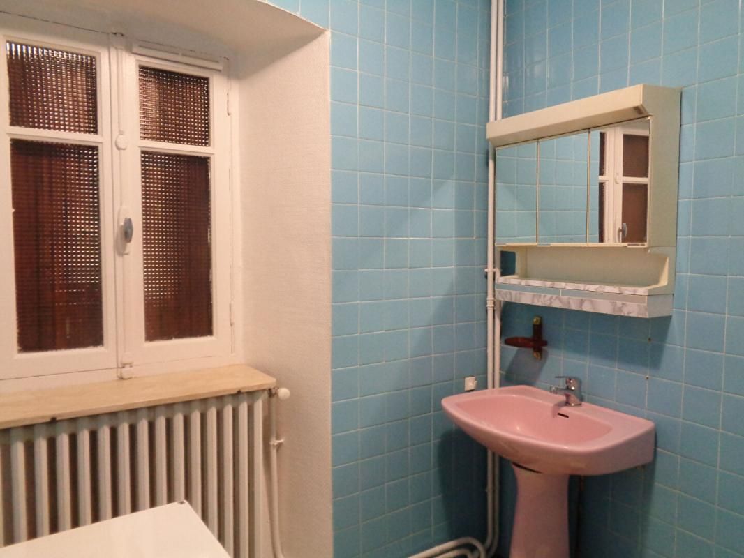 PRADELLES Pradelles(43), maison de ville de 72 m2 habitables + cave + combles 4