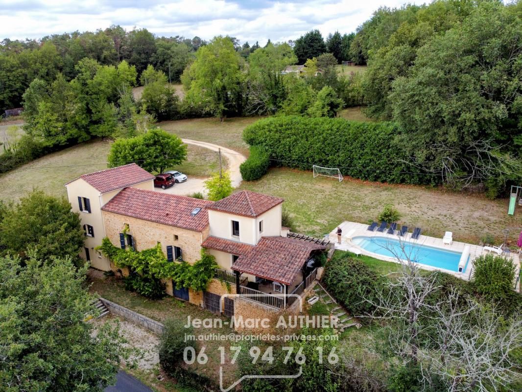 BELVES Propriété de charme, 212 m2, 6 chambres, piscine chauffée sur 6774 m2 2