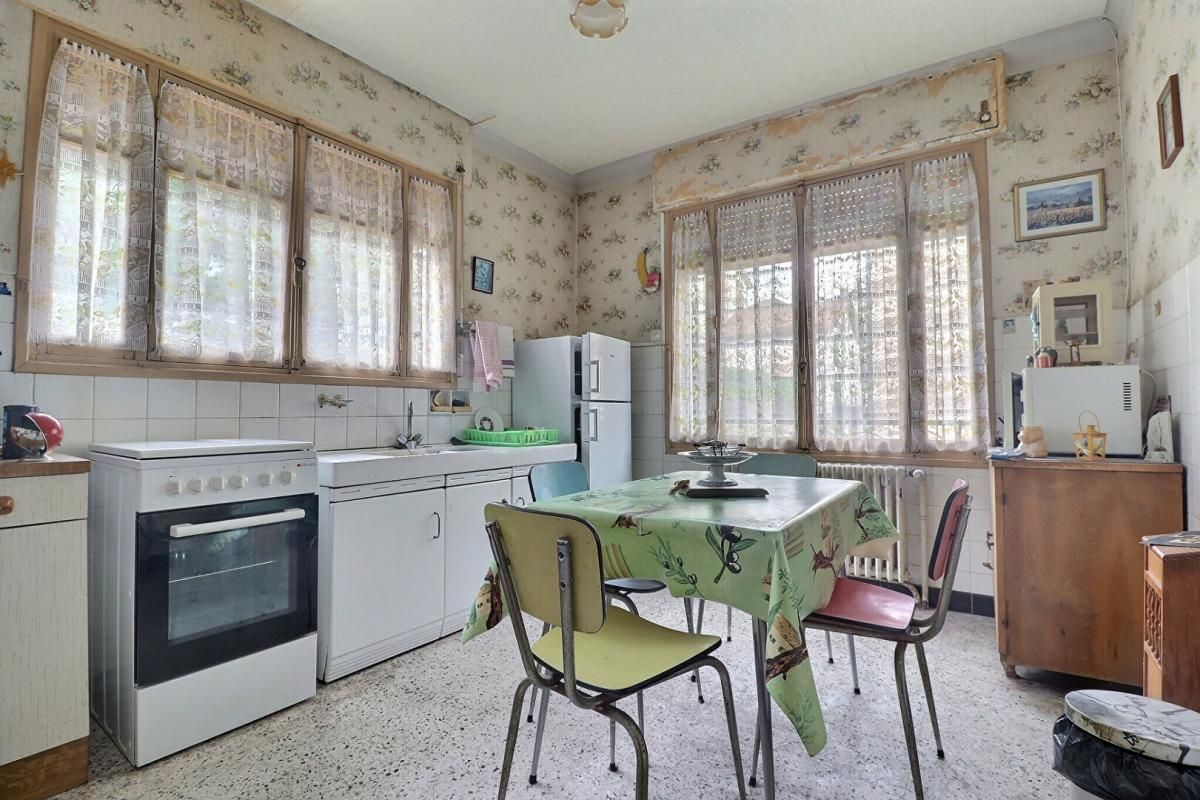 VALS-LES-BAINS Maison à fort potentiel à Vals-les-Bains ? 77 m² + grand garage 80 m² 2