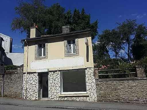 LE FAOUET Exclusivité - Le Faouët-  Maison de ville  de  45 m2  une chambre ou local commercial - Prix :70.000 1