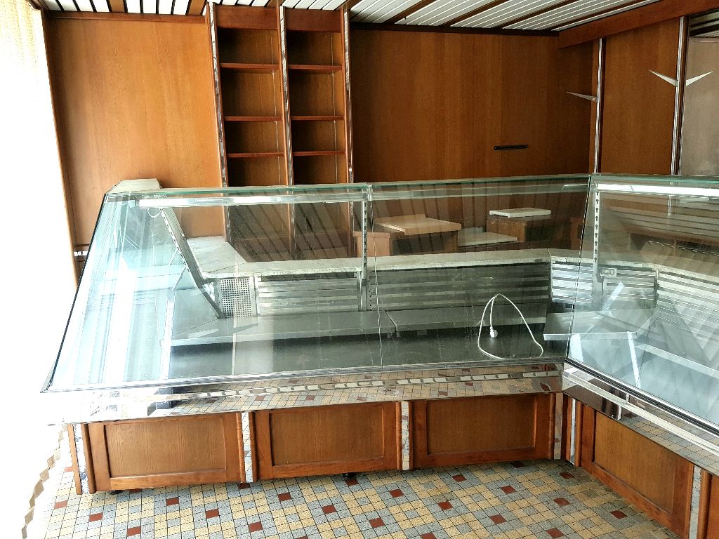 LE CROISTY Le Croisty centre ville Maison de 120 m2 - 3 chambres pouvant etre également un commerce - Jardiné 30 m2 - Prix 98.000 4